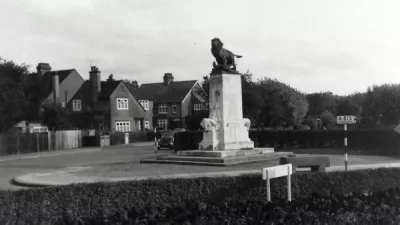War memorial in original position at ebury roundabouta1