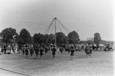 Croxley Maypole