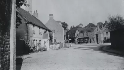 Hunton Bridge Malthouse Arms and country road c1910